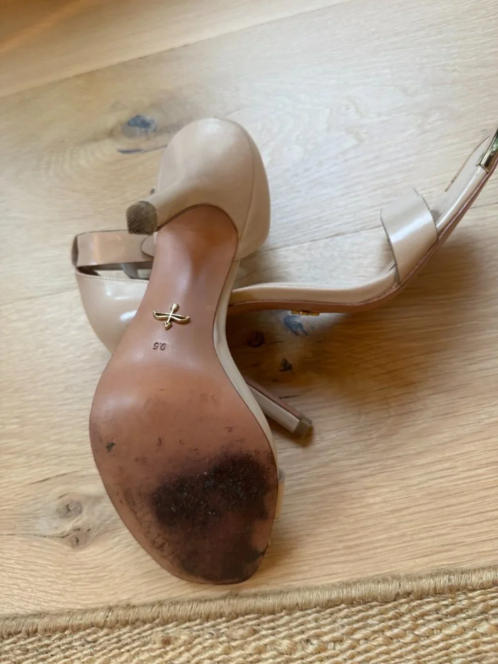 Pour La Victoire Nude Leather Gold Toe Ankle Strap Heels 9.5
